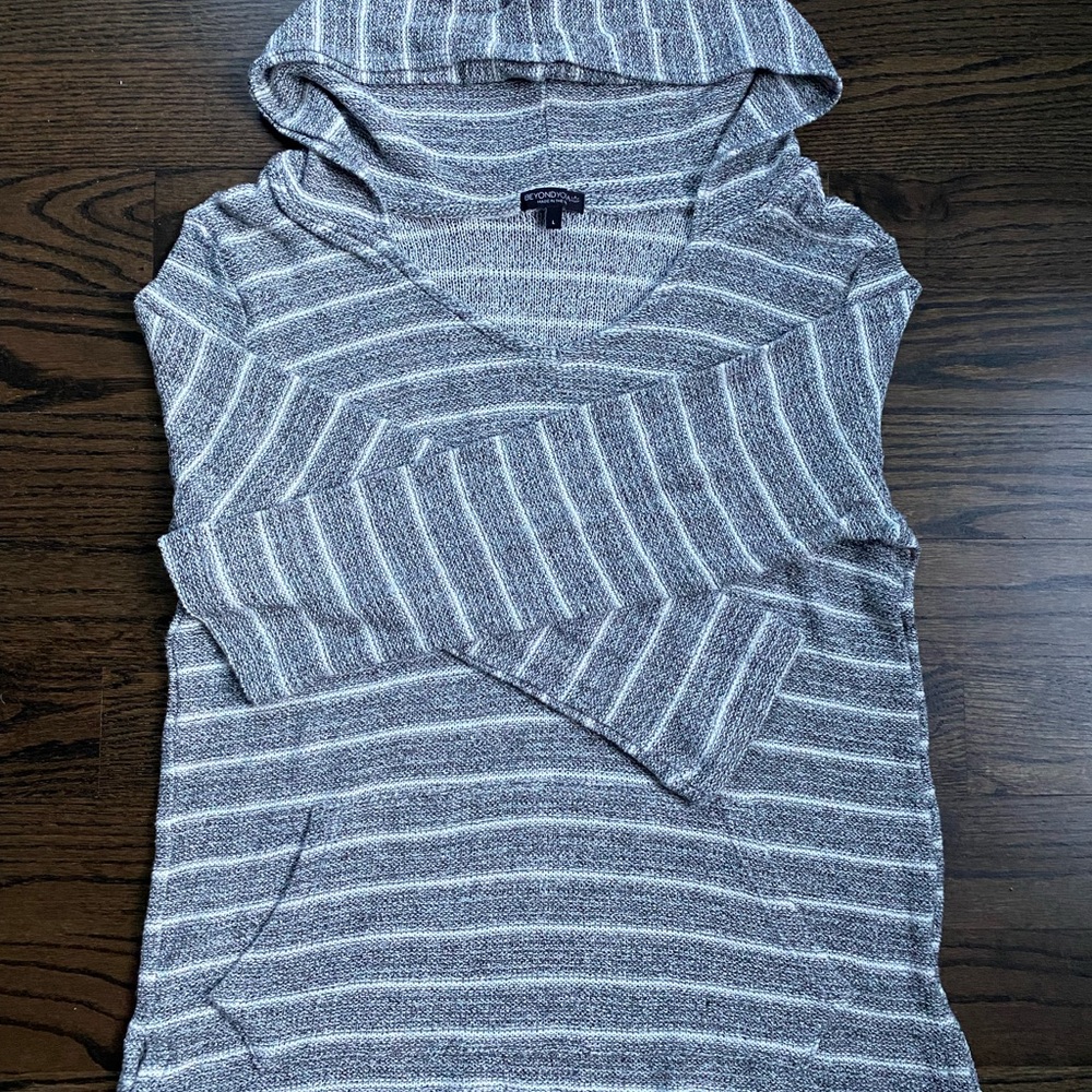 Women’s BEYOND YOGA, black & white stripe sweater hoodie size Large